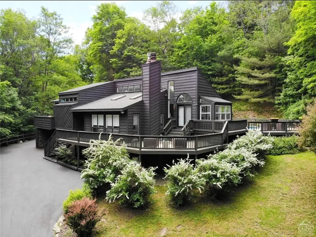 41 Snydertown Road Craryville NY 12521