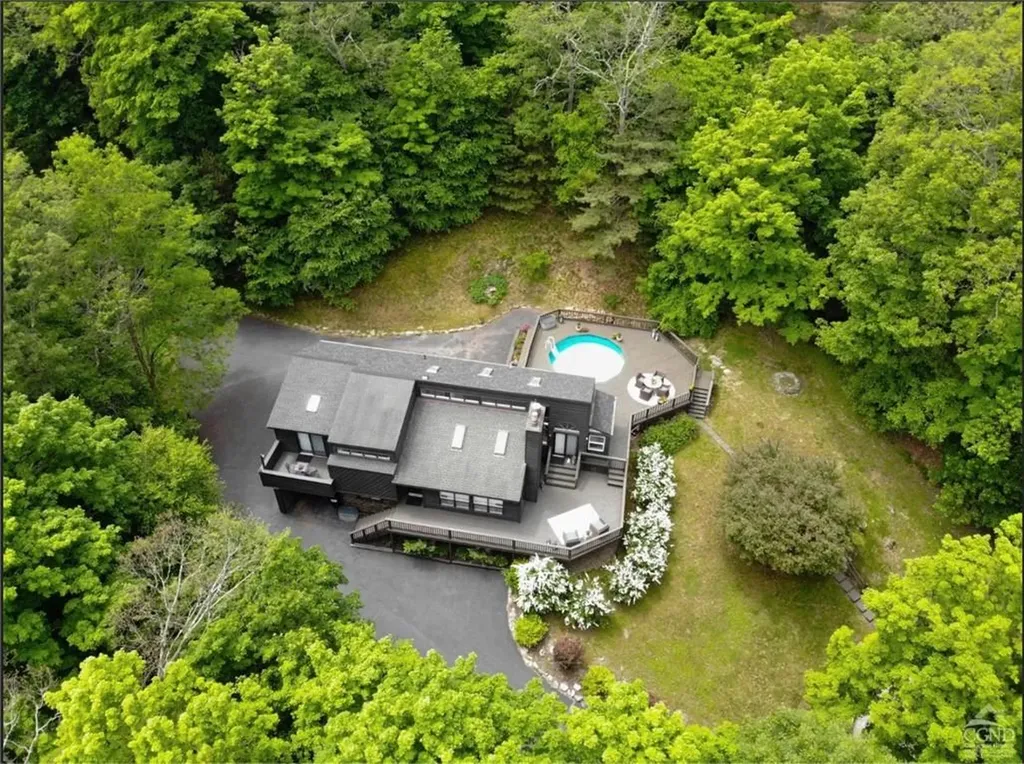 41 Snydertown Road Craryville NY 12521