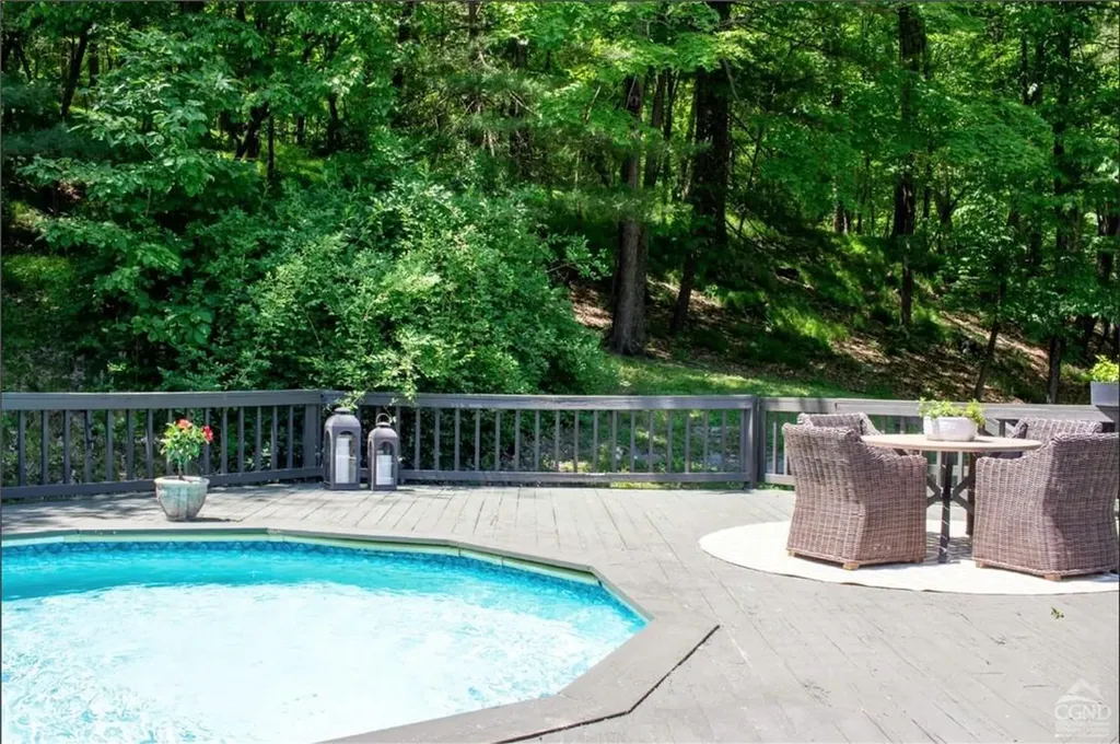 41 Snydertown Road Craryville NY 12521