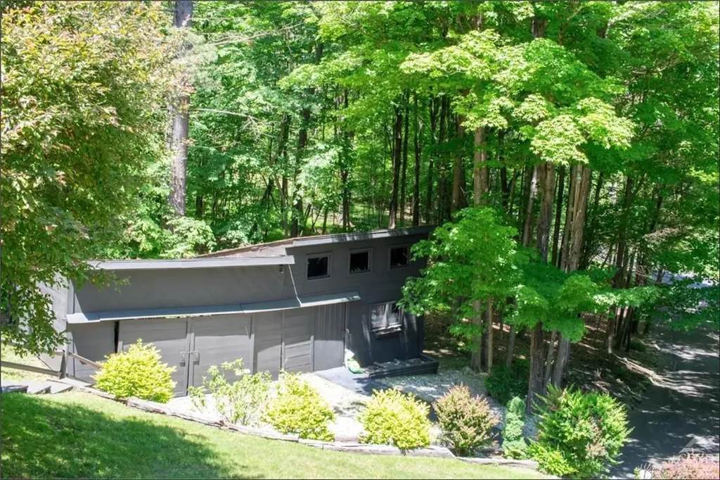 41 Snydertown Road Craryville NY 12521