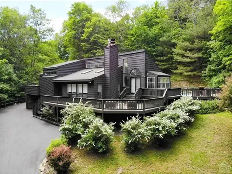 41 Snydertown Road Craryville NY 12521