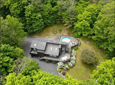 41 Snydertown Road Craryville NY 12521