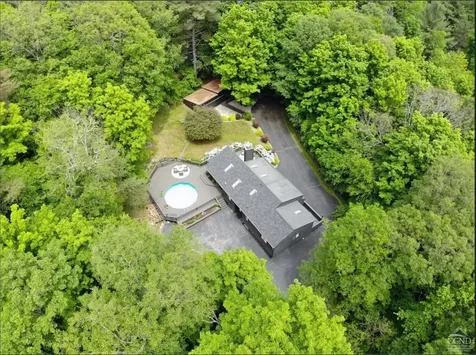 41 Snydertown Road Craryville NY 12521