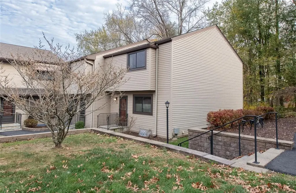 3 Downing Place Poughkeepsie NY 12603