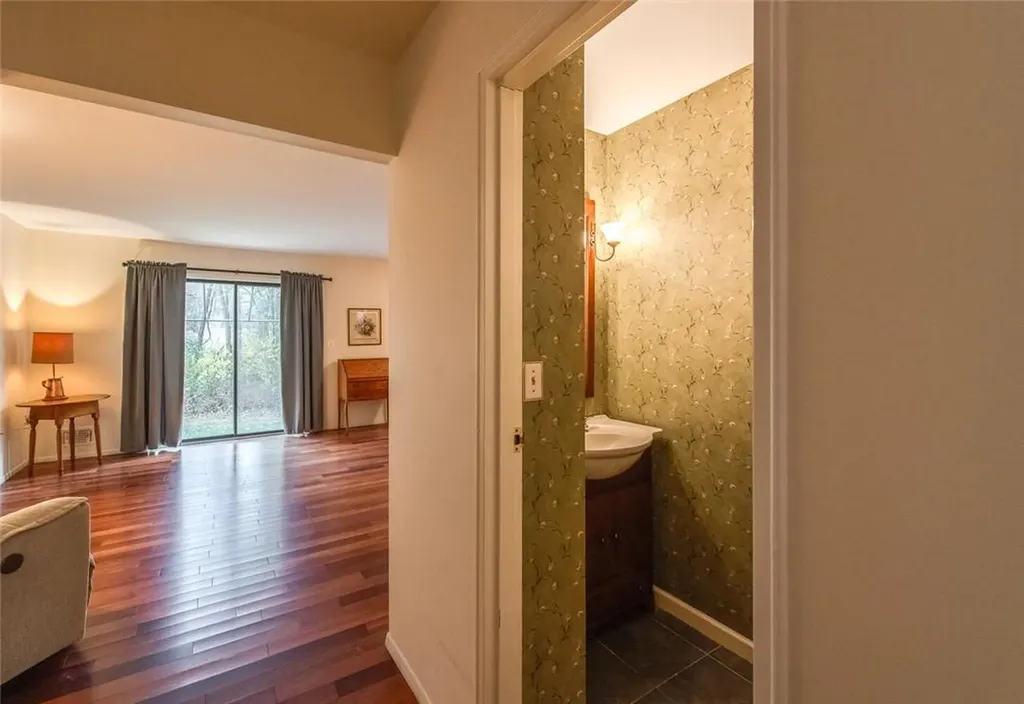 3 Downing Place Poughkeepsie NY 12603