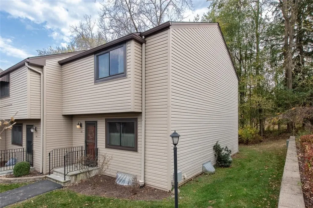 3 Downing Place Poughkeepsie NY 12603