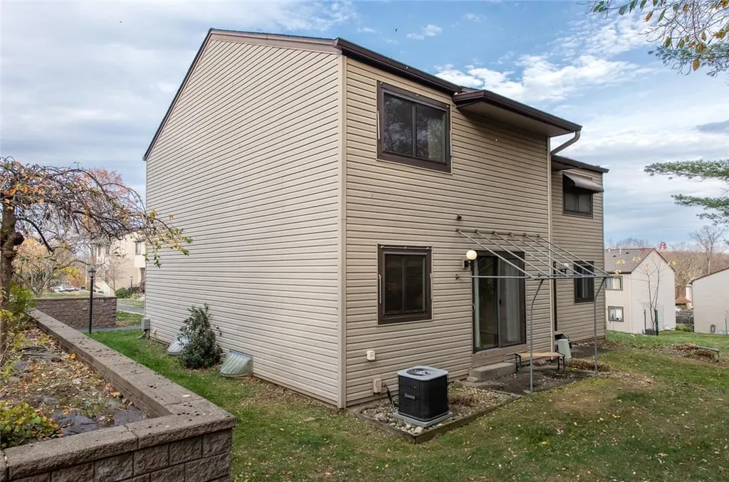 3 Downing Place Poughkeepsie NY 12603