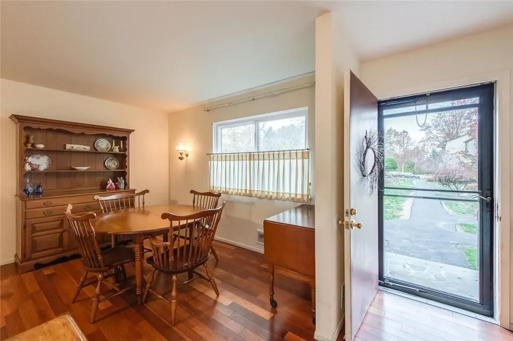 3 Downing Place Poughkeepsie NY 12603