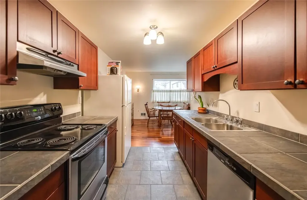 3 Downing Place Poughkeepsie NY 12603