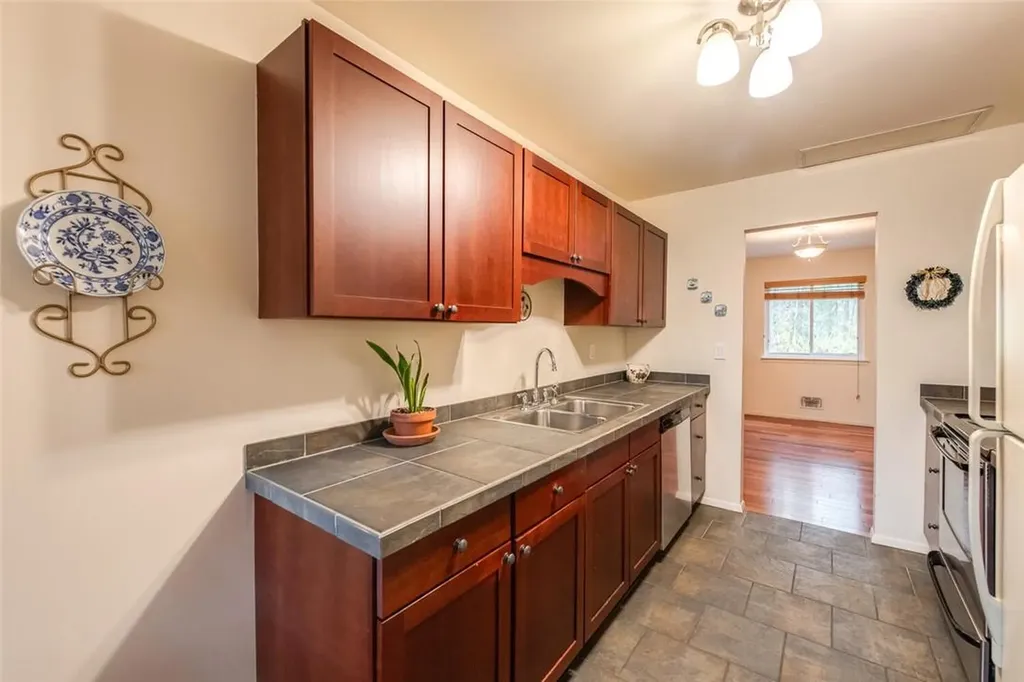 3 Downing Place Poughkeepsie NY 12603