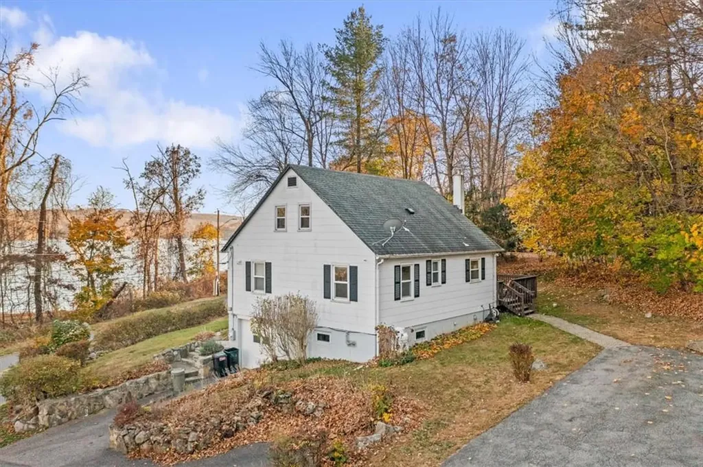 14 Lake Shore Drive Patterson NY 12563