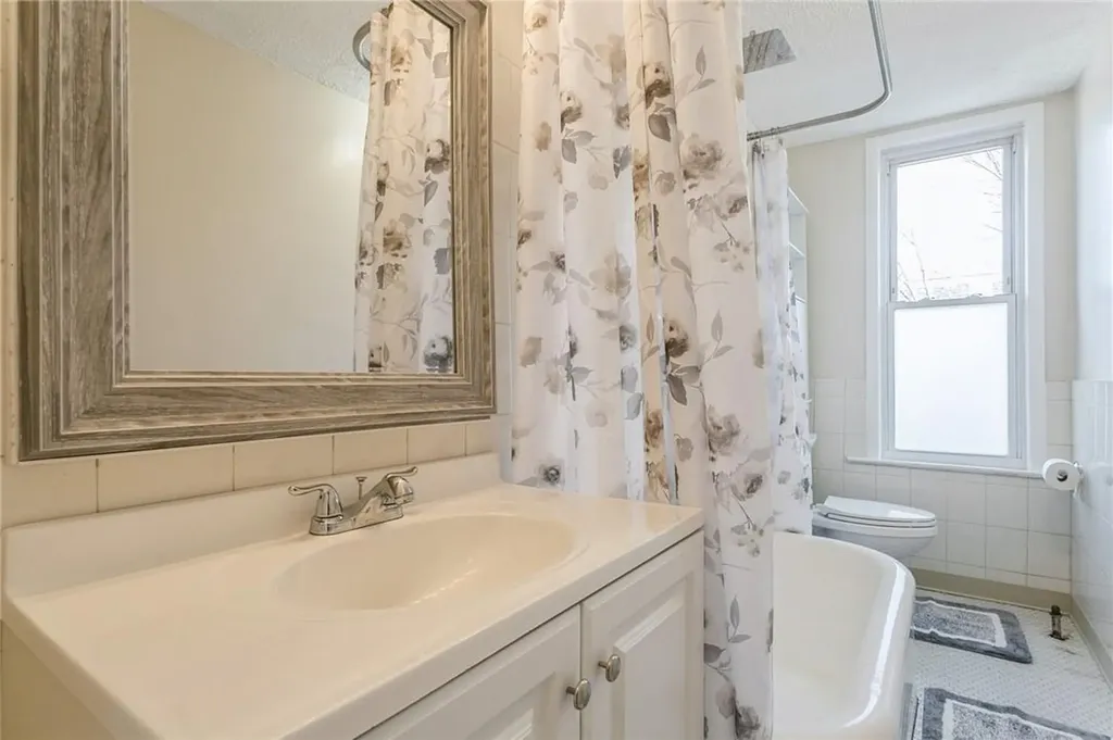 20 Hemlock Place New Rochelle NY 10805