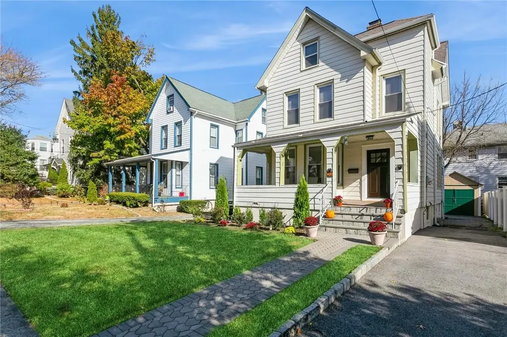 20 Hemlock Place New Rochelle NY 10805