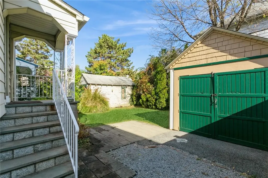 20 Hemlock Place New Rochelle NY 10805