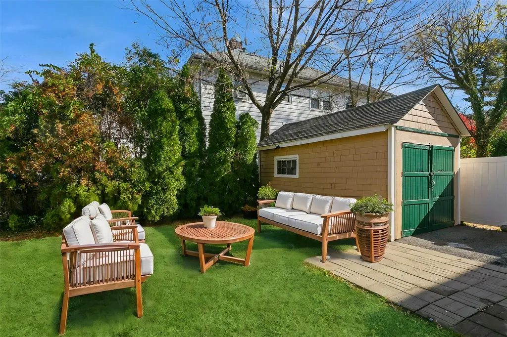 20 Hemlock Place New Rochelle NY 10805