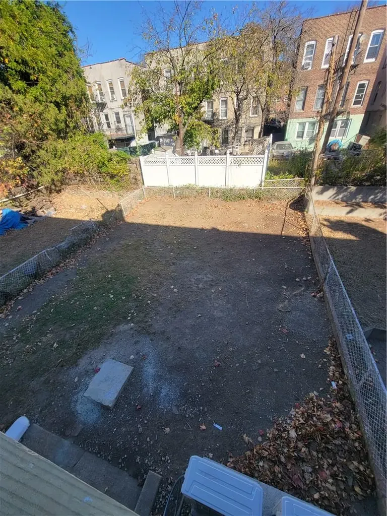 1017 E 218th Street Bronx NY 10469
