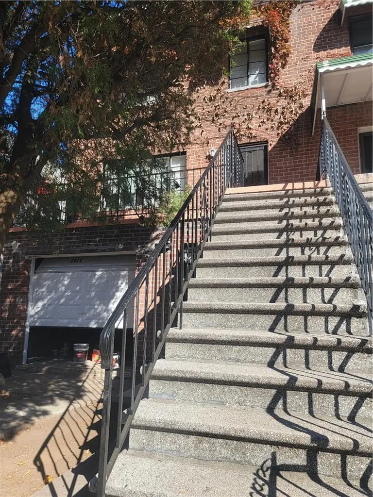 1017 E 218th Street Bronx NY 10469
