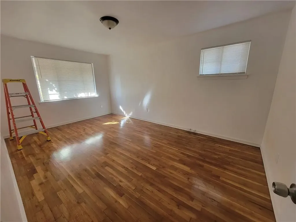 1017 E 218th Street Bronx NY 10469