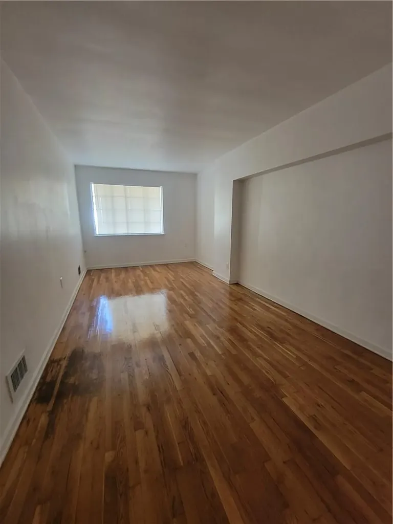 1017 E 218th Street Bronx NY 10469