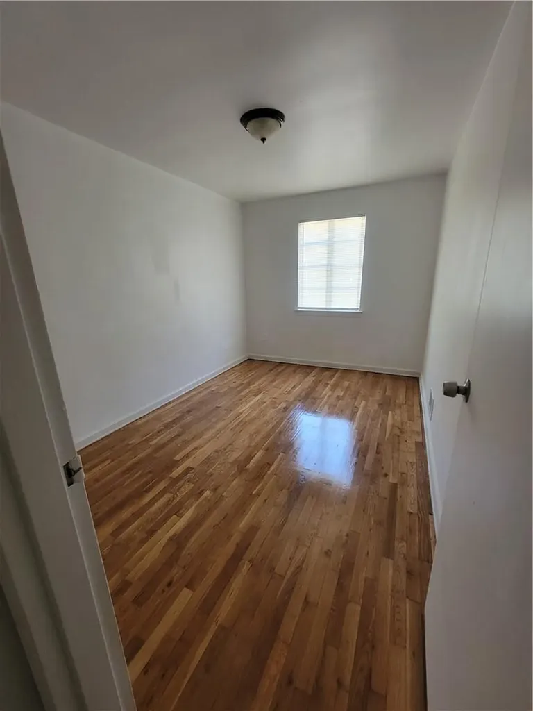1017 E 218th Street Bronx NY 10469