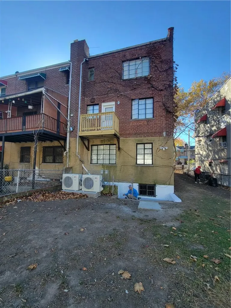 1017 E 218th Street Bronx NY 10469