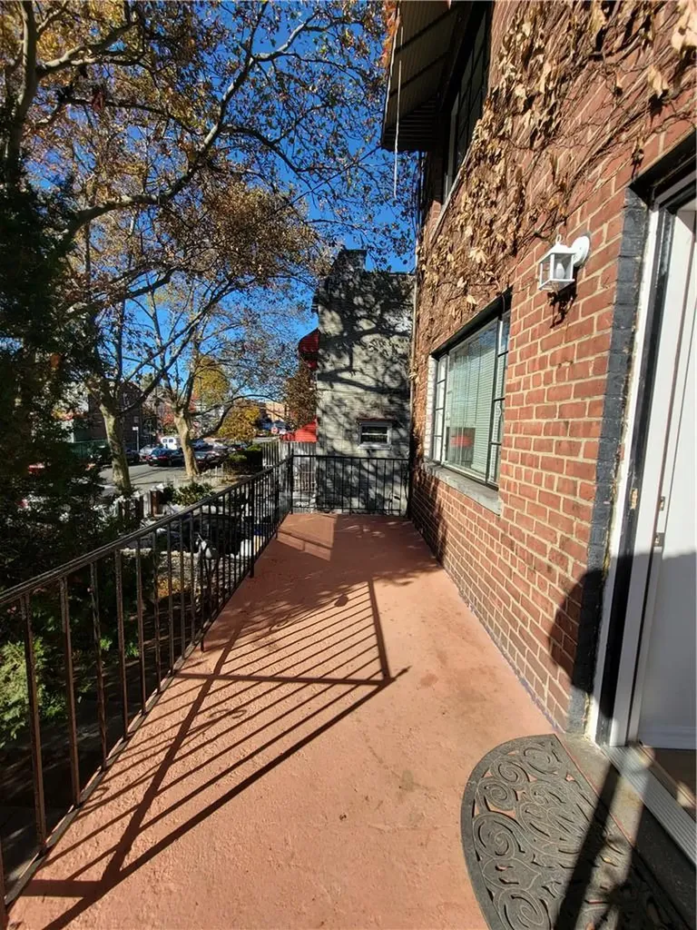1017 E 218th Street Bronx NY 10469