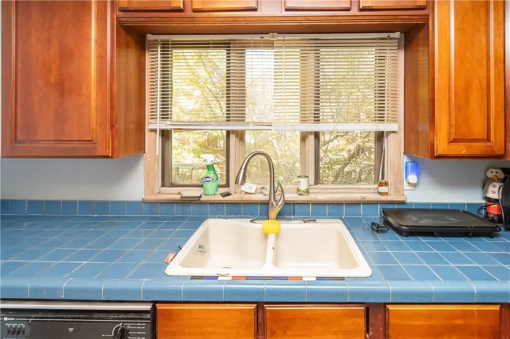 8 Colonial Avenue Fishkill NY 12524