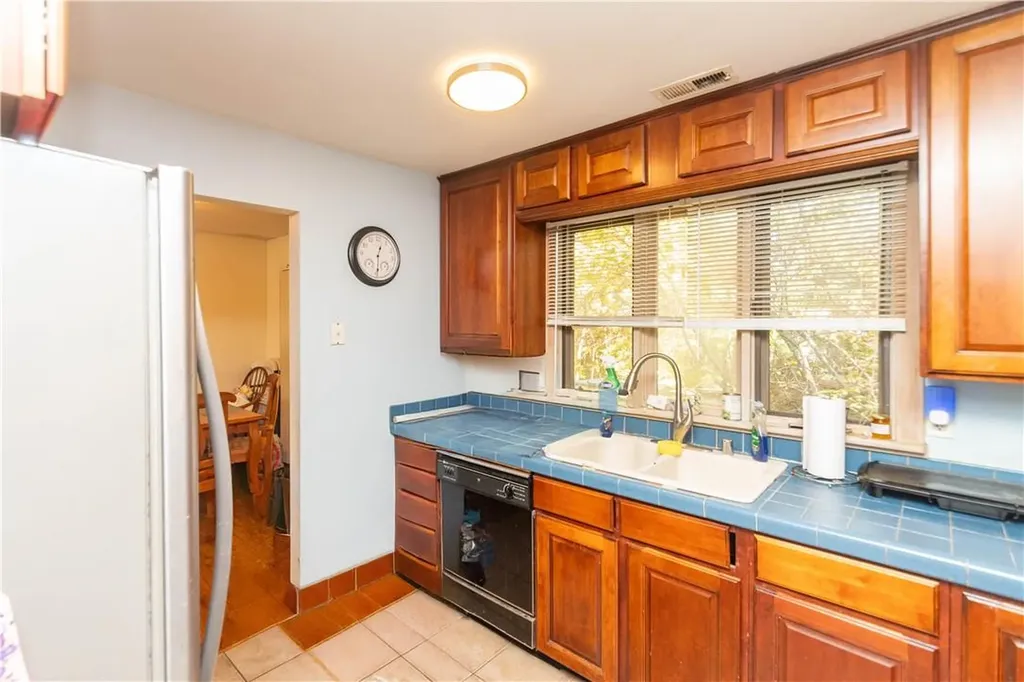 8 Colonial Avenue Fishkill NY 12524