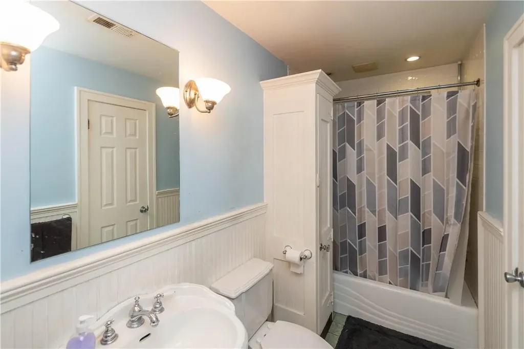 8 Colonial Avenue Fishkill NY 12524