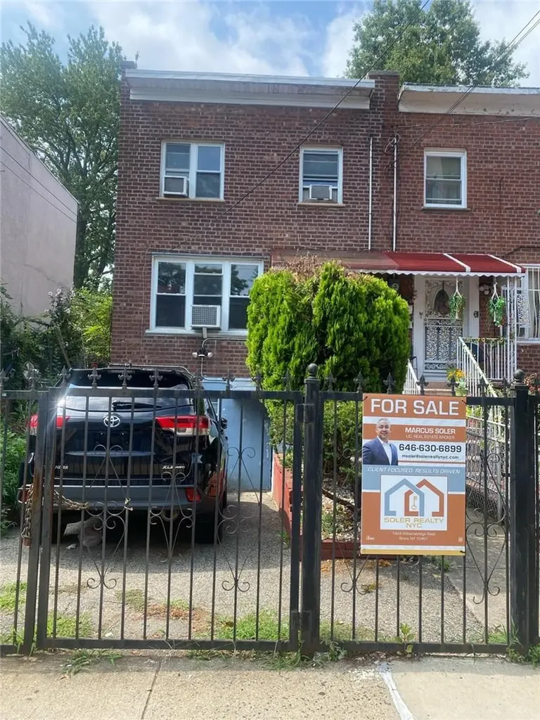 938 E 228th Street Bronx NY 10466