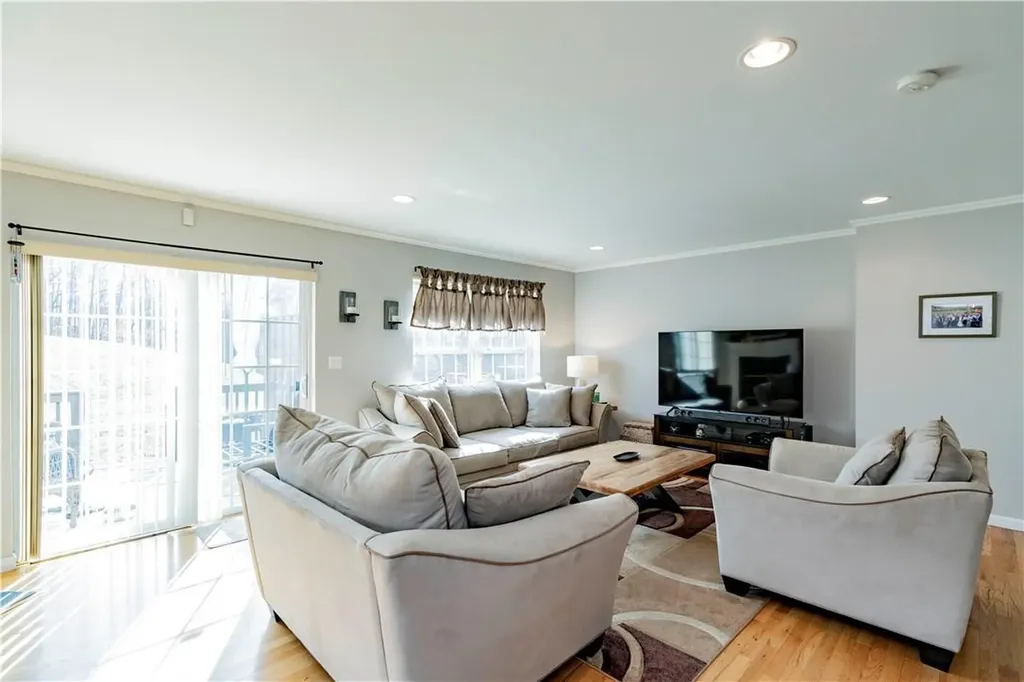 288 Pinebrook Drive Hyde Park NY 12538