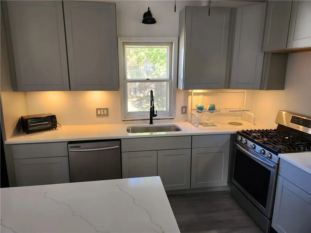 27 Hinkley Place Poughkeepsie NY 12601