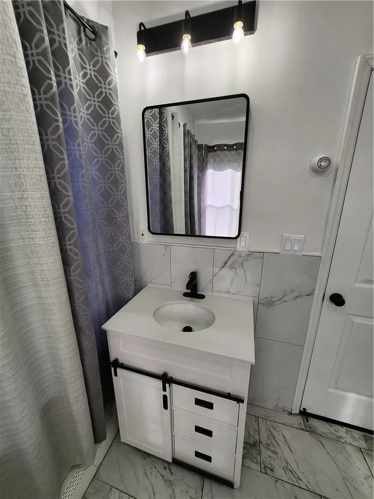 27 Hinkley Place Poughkeepsie NY 12601