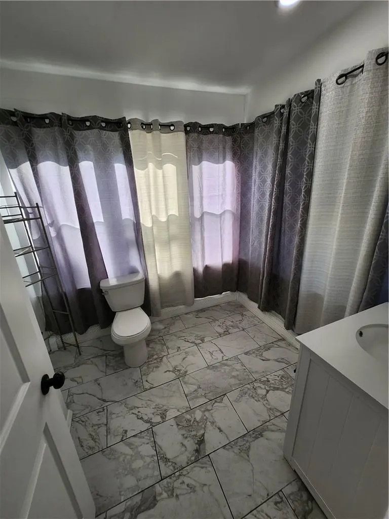 27 Hinkley Place Poughkeepsie NY 12601