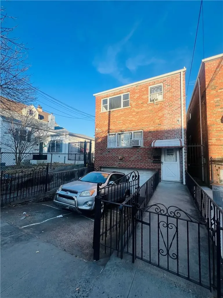 1328 Thieriot Avenue Bronx NY 10472