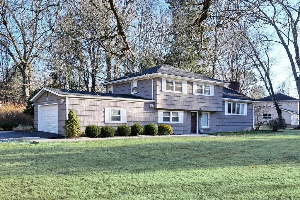 2 Anchor Road Spring Valley NY 10977