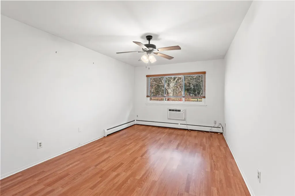 8 Coachlight Square Montrose NY 10548