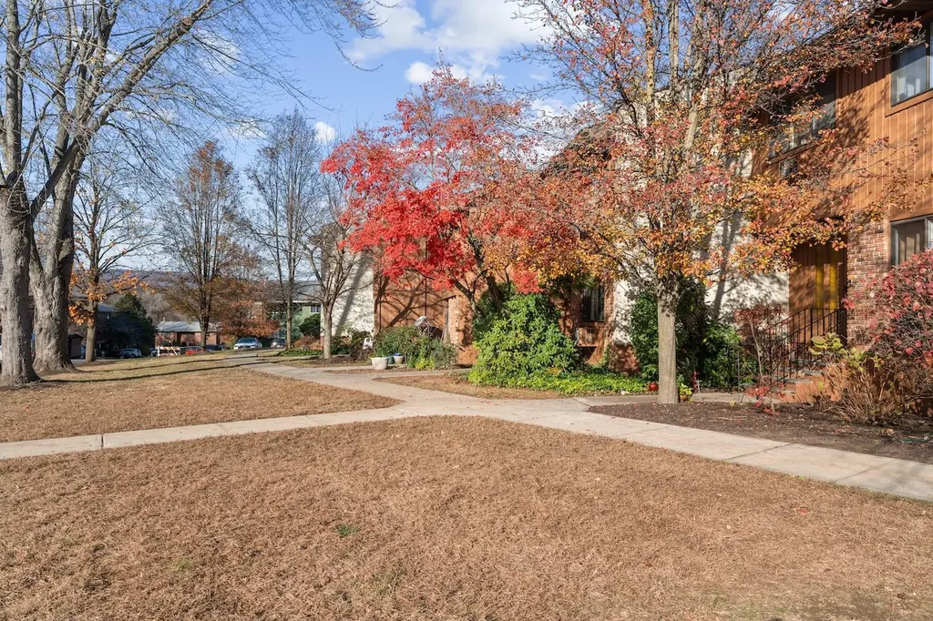 8 Coachlight Square Montrose NY 10548