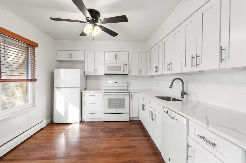 8 Coachlight Square Montrose NY 10548