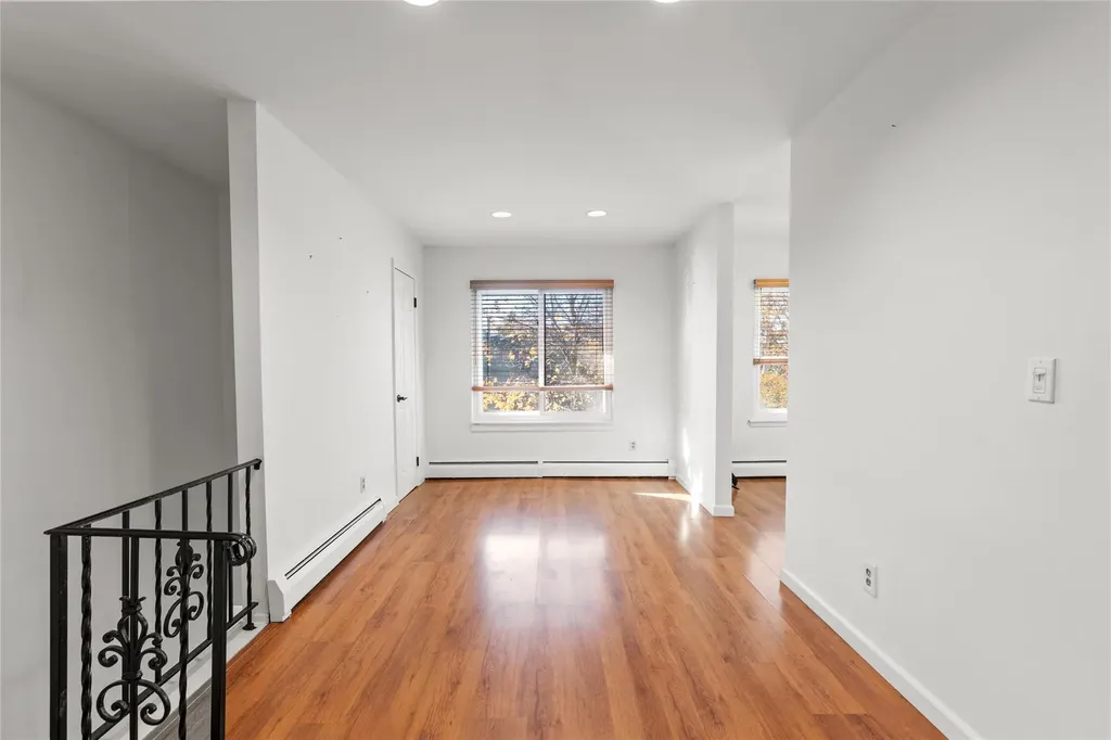 8 Coachlight Square Montrose NY 10548