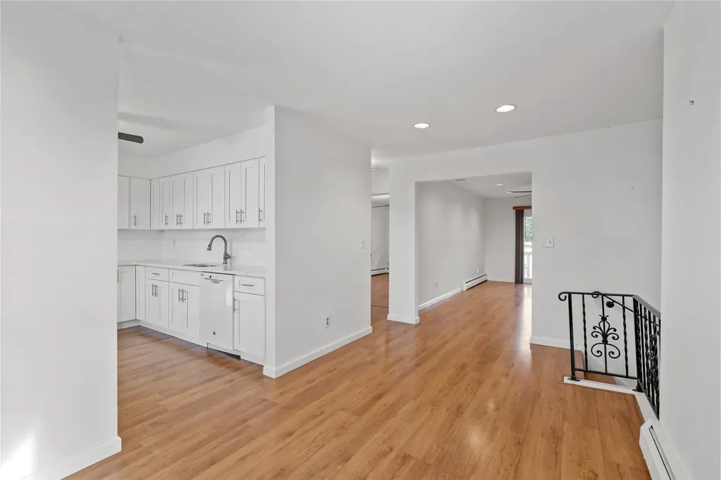 8 Coachlight Square Montrose NY 10548