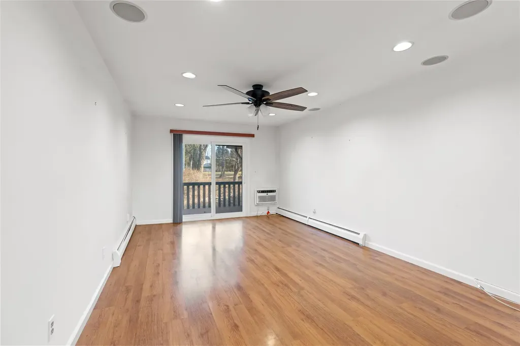 8 Coachlight Square Montrose NY 10548