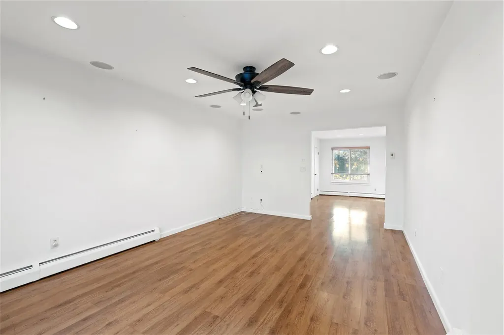8 Coachlight Square Montrose NY 10548