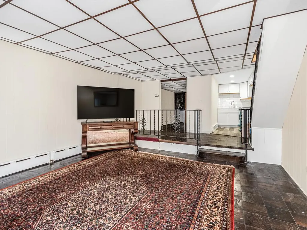 6128 Spencer Avenue Bronx NY 10471