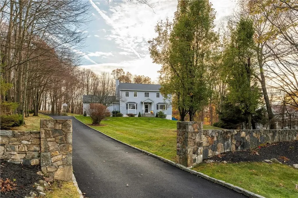 10 Stacey Lane Mahopac NY 10541