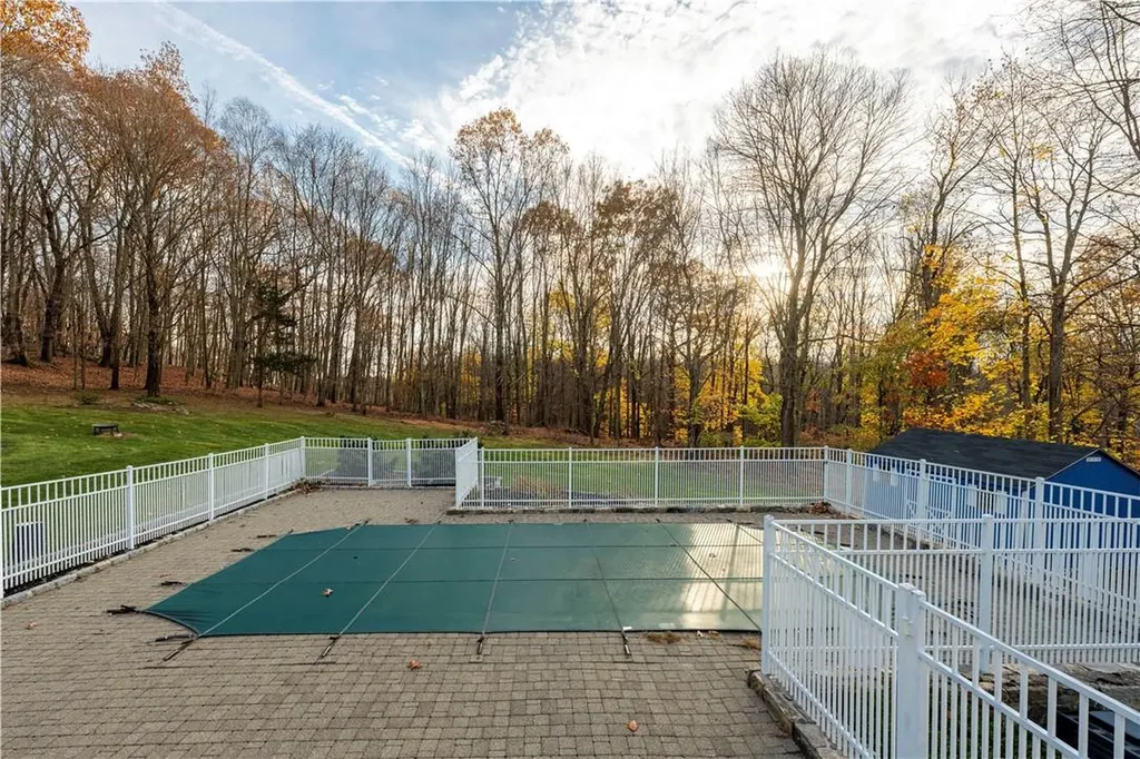 10 Stacey Lane Mahopac NY 10541