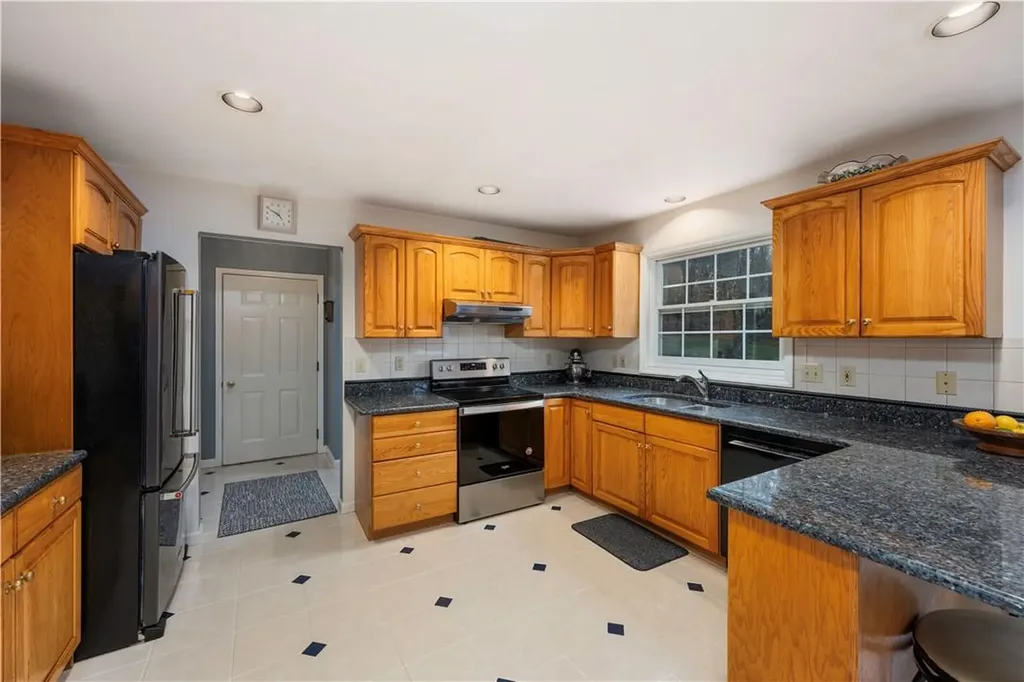 10 Stacey Lane Mahopac NY 10541