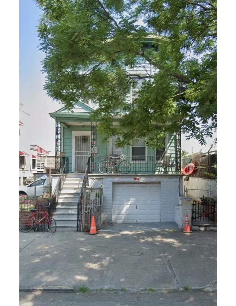 1809 Mcgraw Avenue Bronx NY 10472