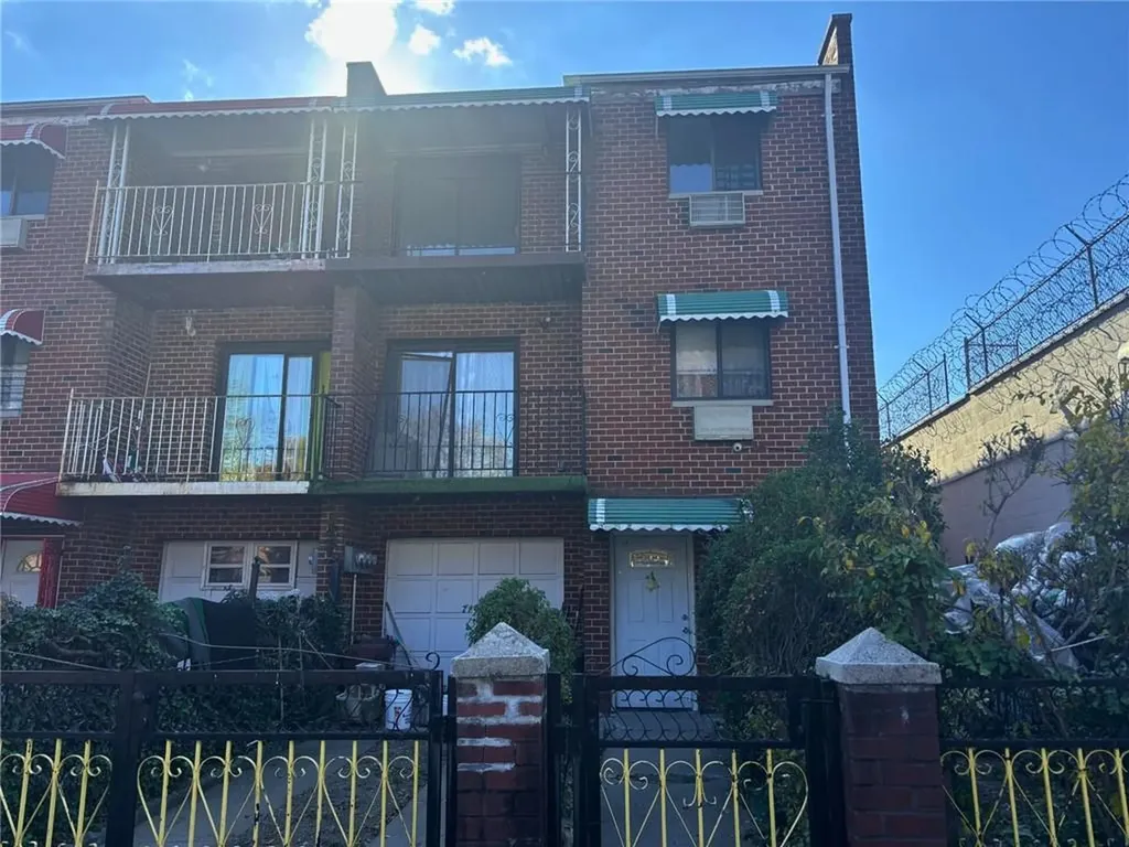 1112 E 225th Street E Bronx NY 10466