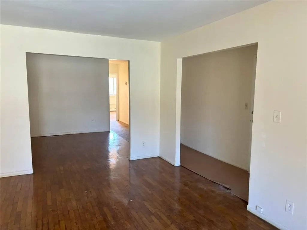 1112 E 225th Street E Bronx NY 10466